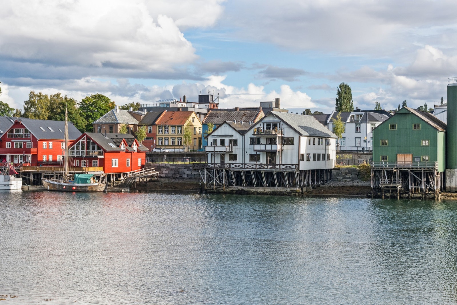 Leiligheten har en ypperlig og praktisk beliggenhet i kjernen av Levanger sentrum. Galleribilde