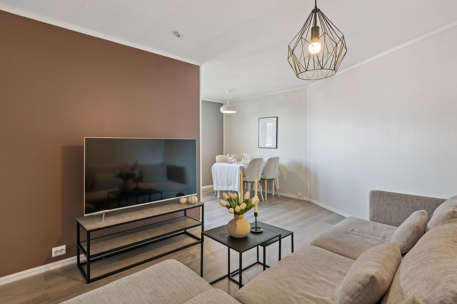 Stuen har moderne overflater samt et fint fargepalett. Galleribilde