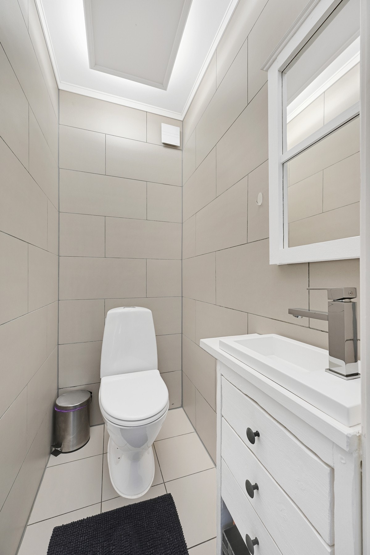 Boligen inneholder et separat toalettrom i hver etasje. Galleribilde