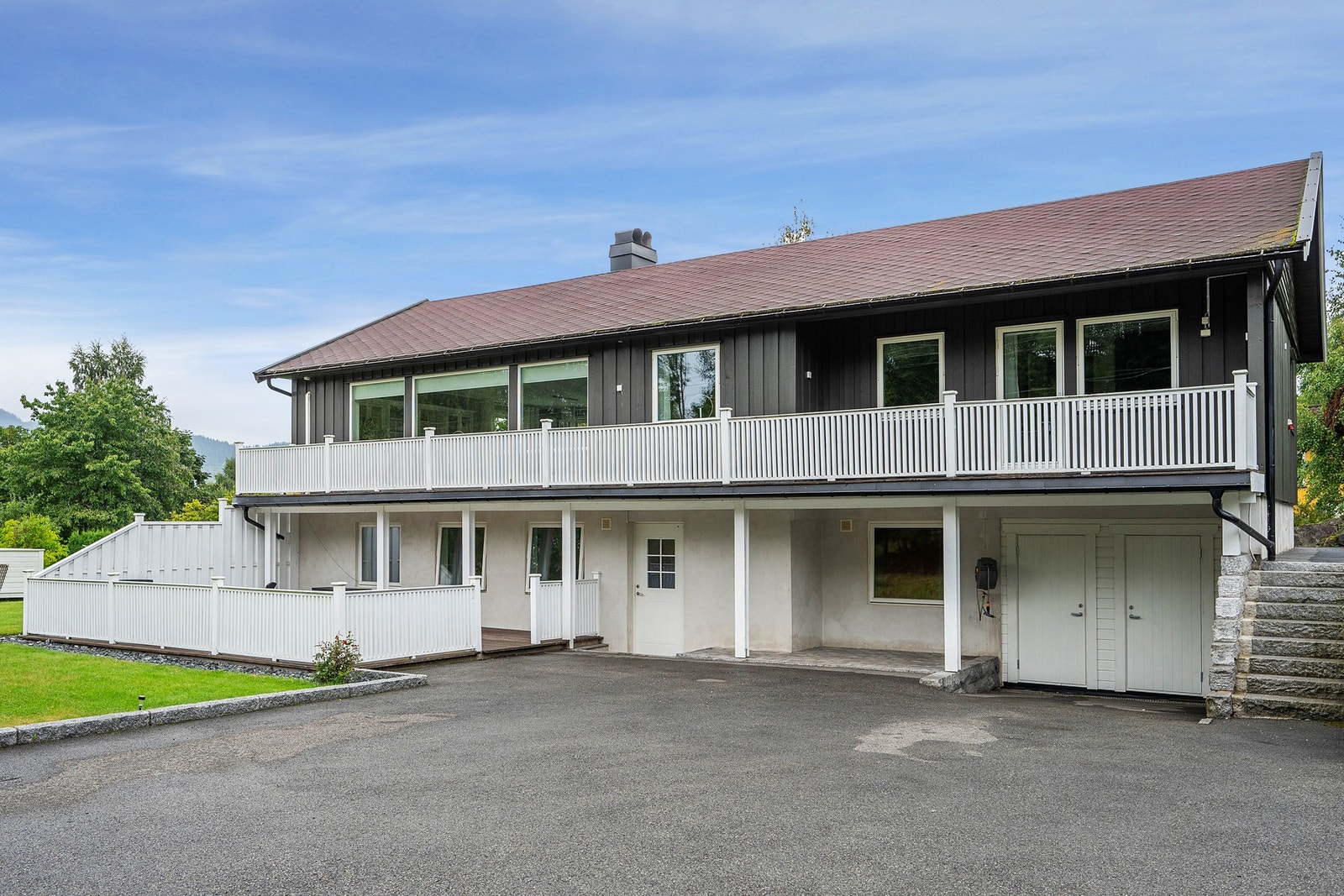 Hege Svebakk v/PrivatMegleren Holmestrand har gleden av å presentere Eidstoppen 16. Velkommen til en hyggelig visning! Foto: Kristian T. Bollæren Galleribilde