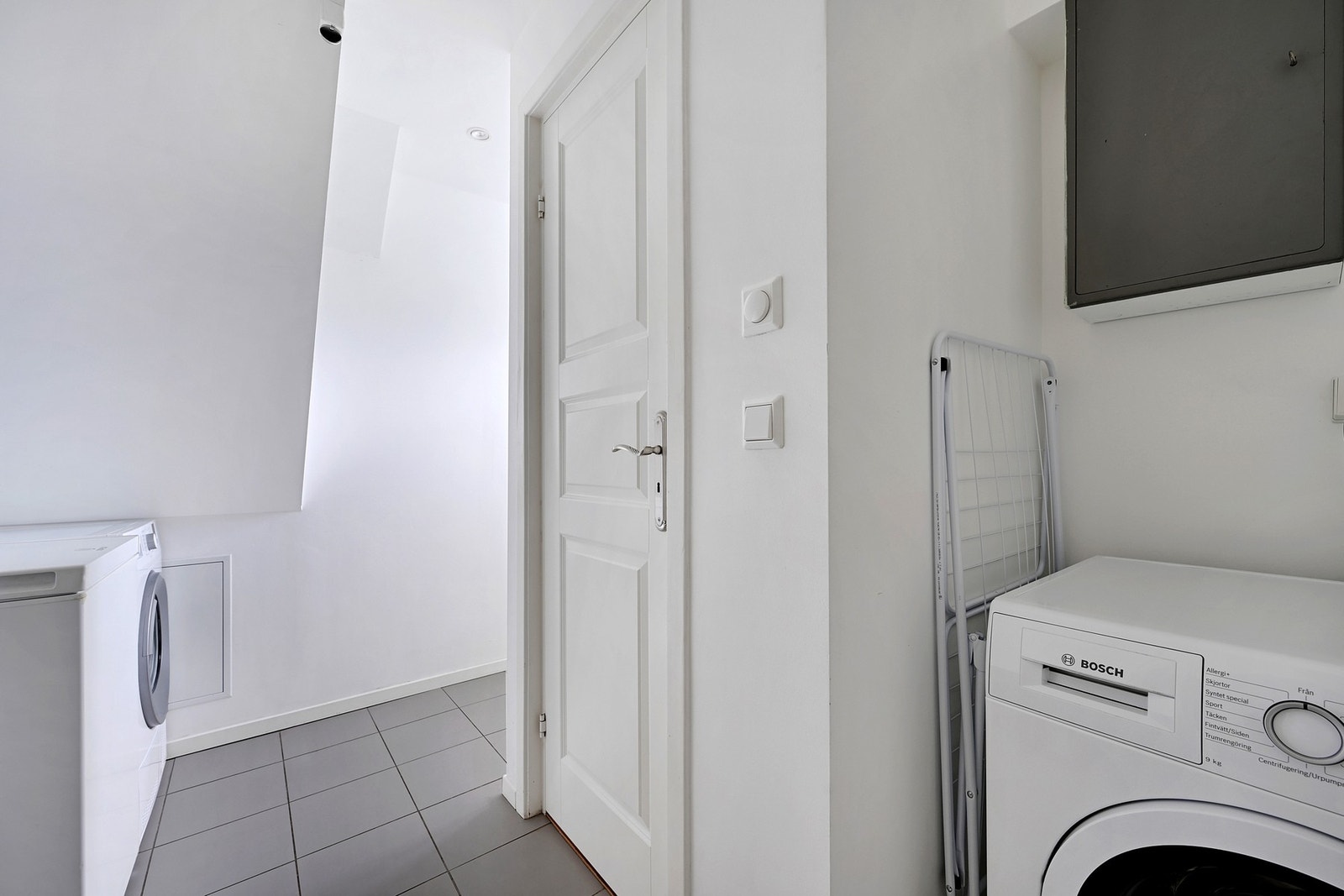 I underetasjen er det et praktisk vaskerom av god størrelse. Galleribilde