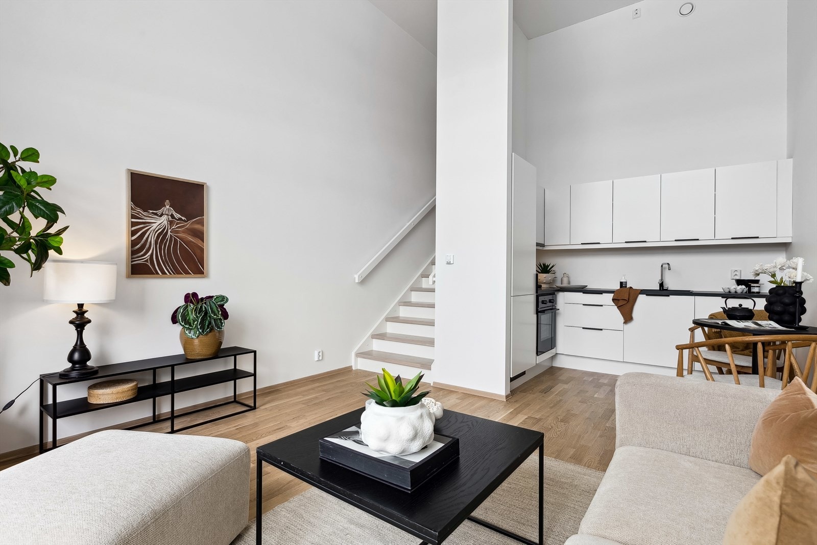 Sameiet disponerer et eget selskapsrom som fritt kan lånes til bursdagsfeiringer, konfirmasjoner eller andre sosiale sammenkomster. Galleribilde