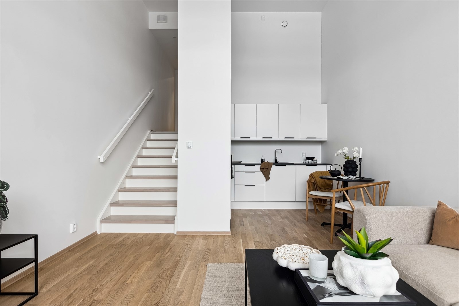 Kjøkkenet er levert av kvalitetsleverandøren HTH. Galleribilde