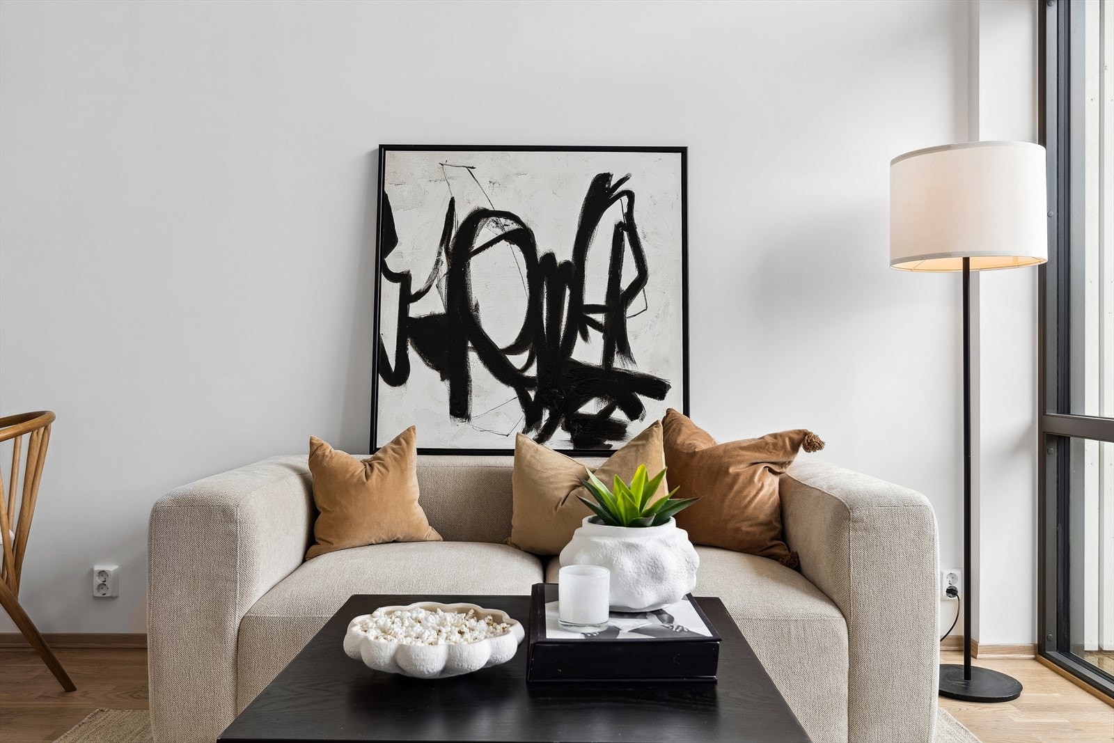 Leiligheten er aldri bebodd, så her får du en splitter ny leilighet med fleksibel overtagelse. Det er derfor lav dokumentavgift og 5 års nybolig garanti fra utbygger. Galleribilde