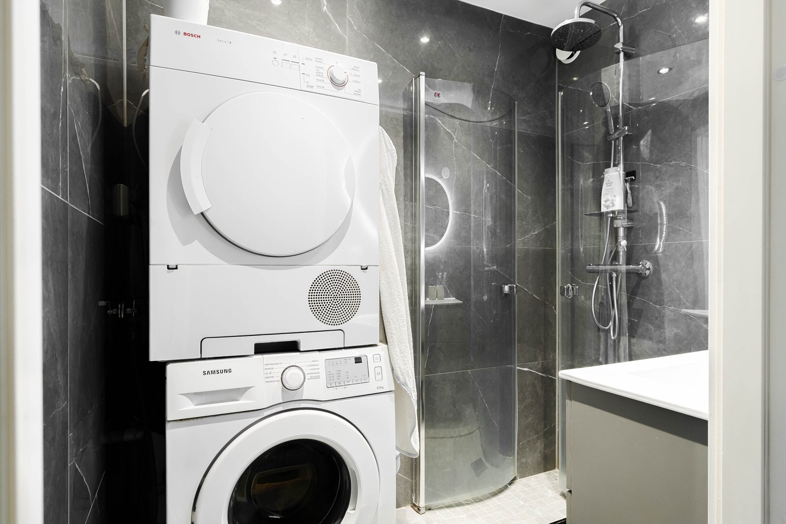 Badet er helfliset og ble oppgradert i 2022. Galleribilde