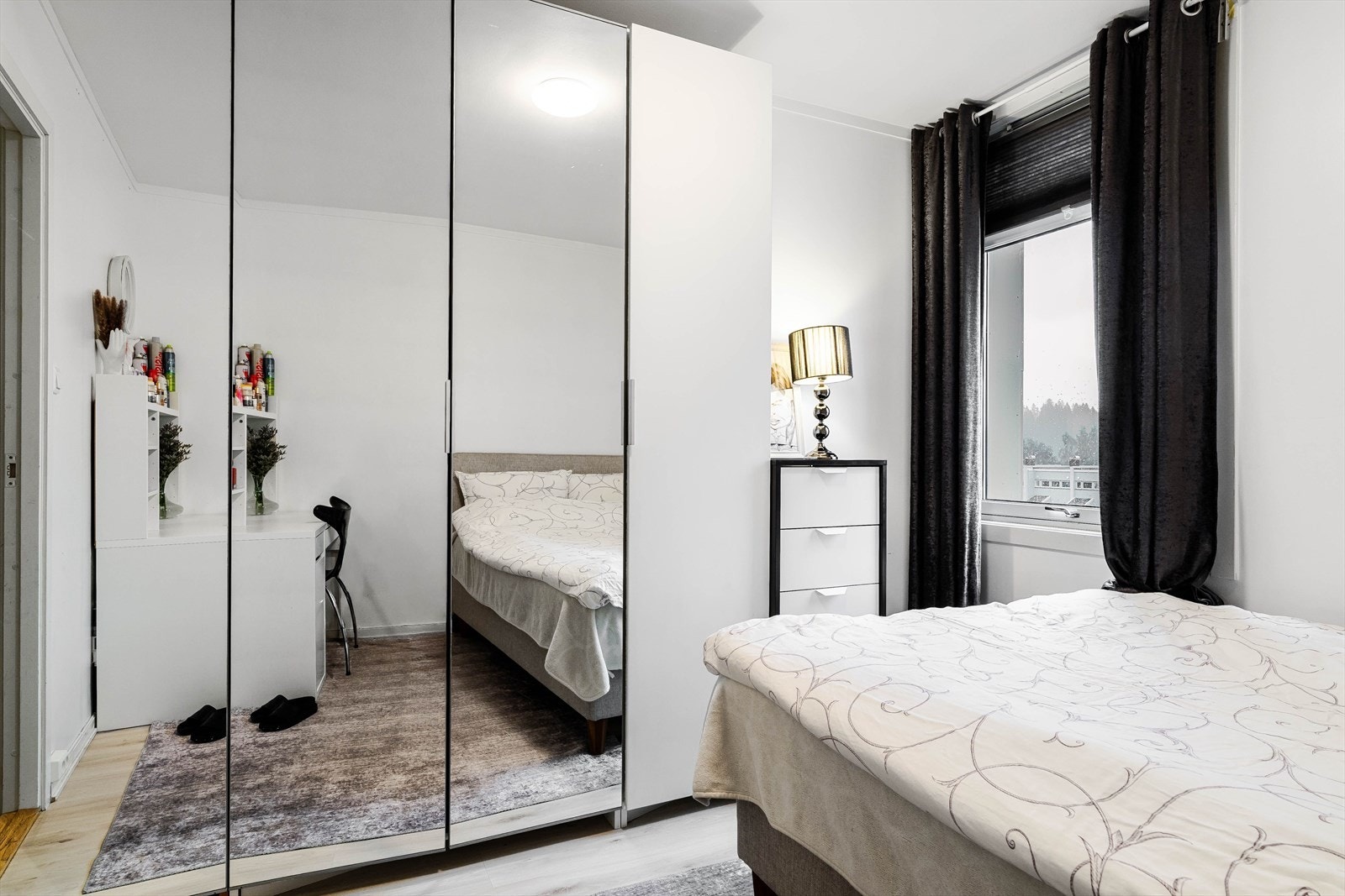 Boligen har tre innredede soverom med fleksible bruksmuligheter. Galleribilde