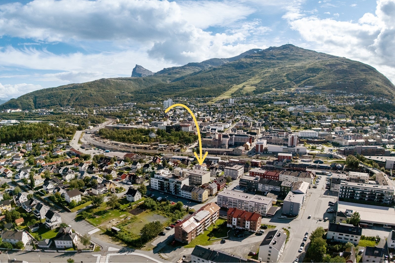 Leiligheten ligger sentralt til med kort vei til både sentrum og sjøen Galleribilde