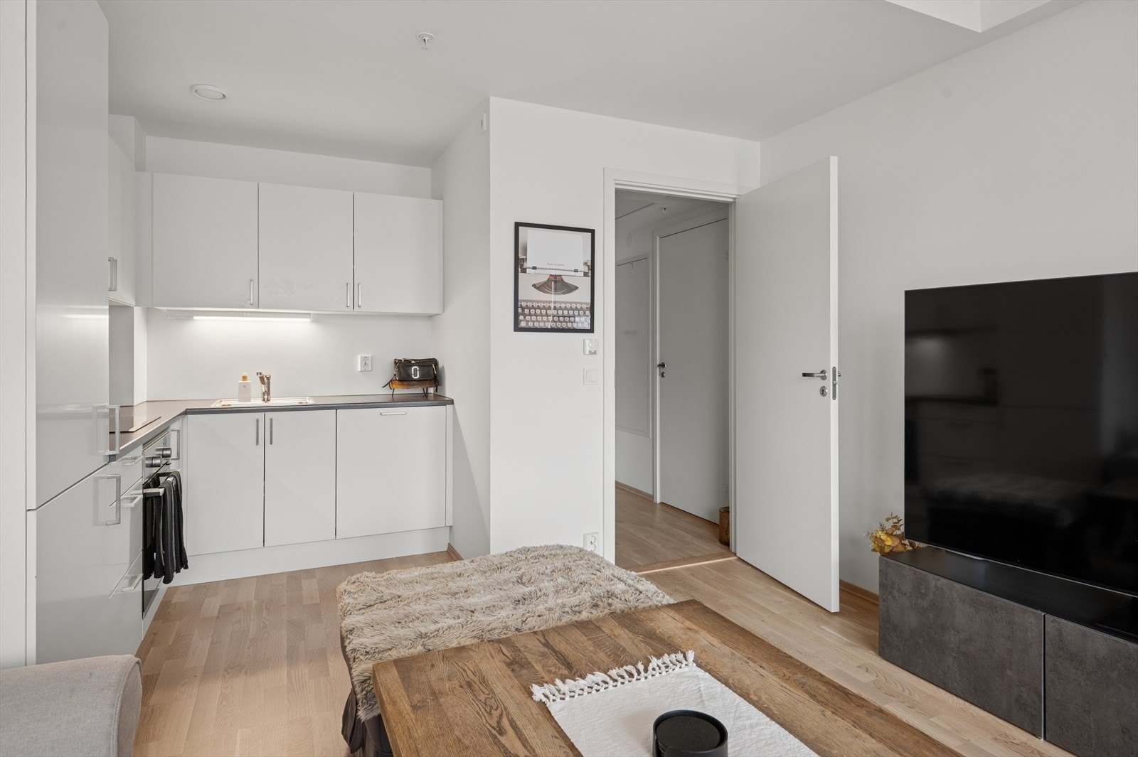 Leiligheten er fra 2024 og holder en gjennomgående standard. Galleribilde