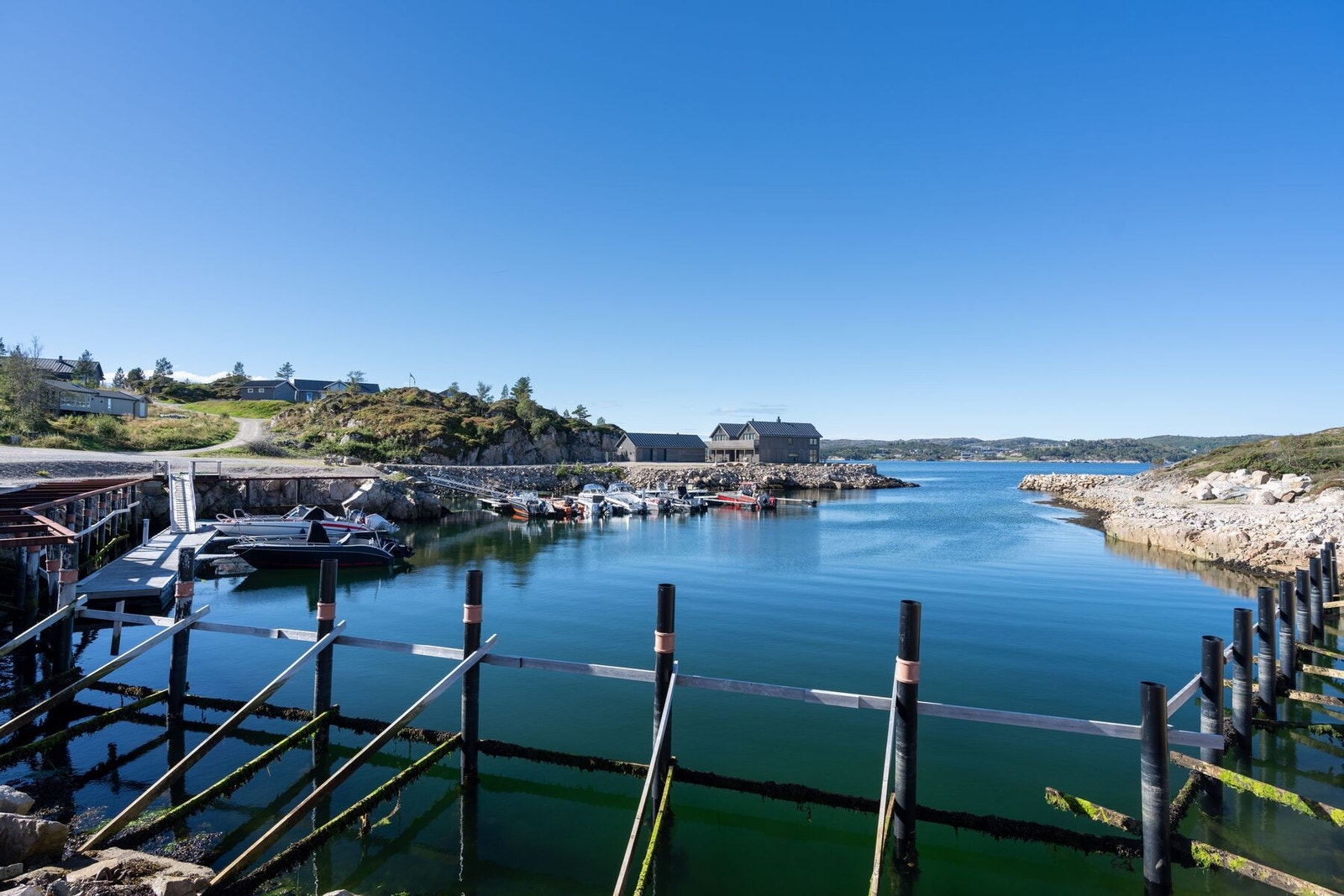 Man har mulighet til å leie båtplass i felles småbåtanlegg Galleribilde