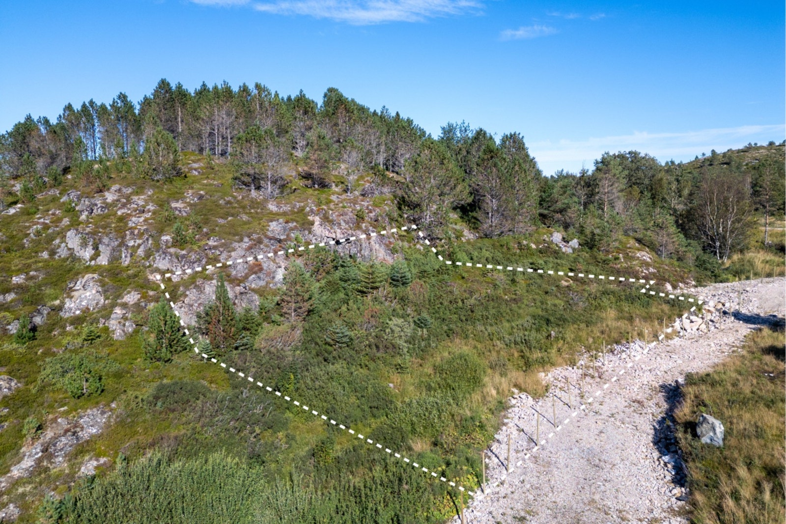 Tomten har et areal på 833,9 kvm. og er regulert til fritidsbebyggelse Galleribilde