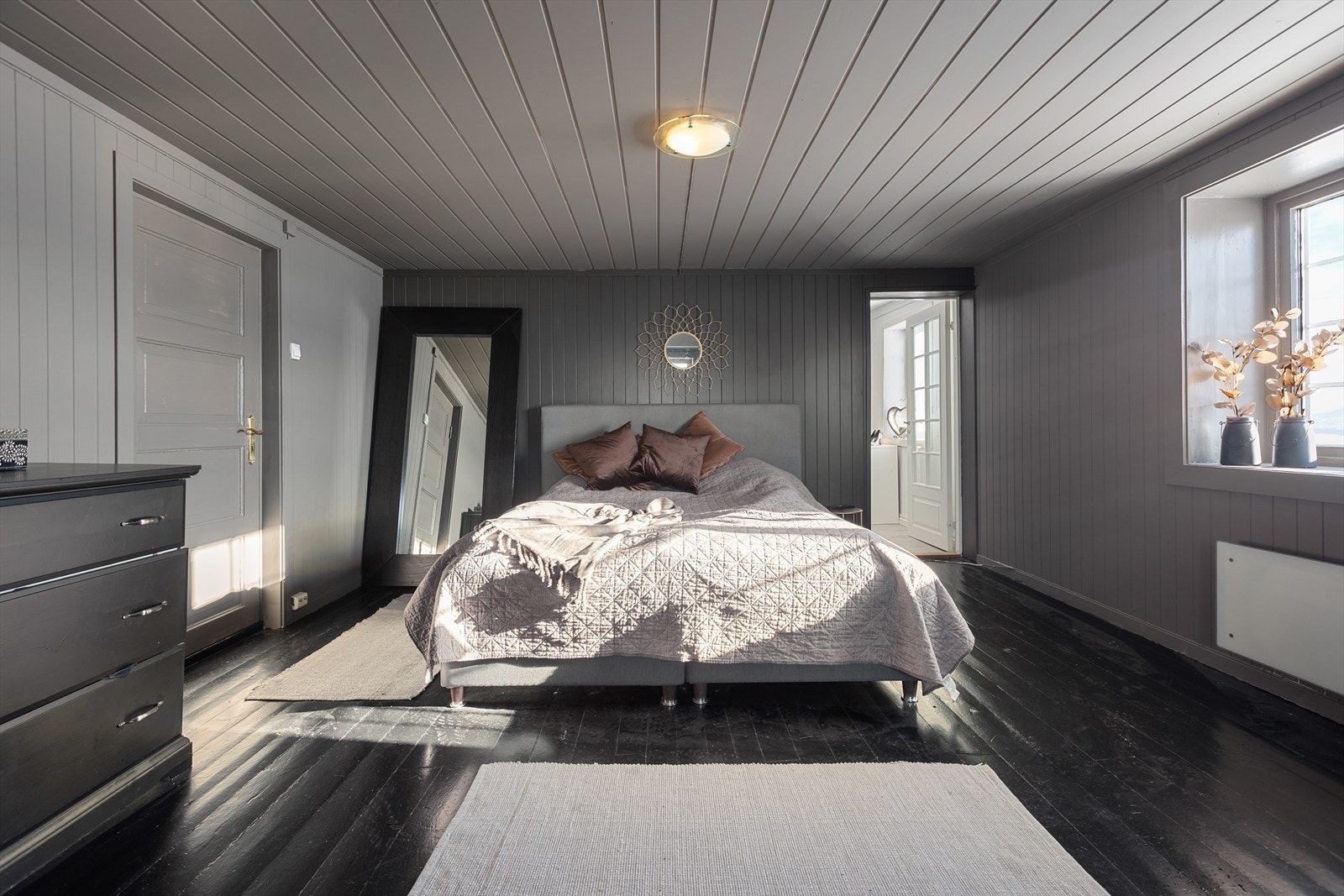 Et av boligens mange soverom Galleribilde