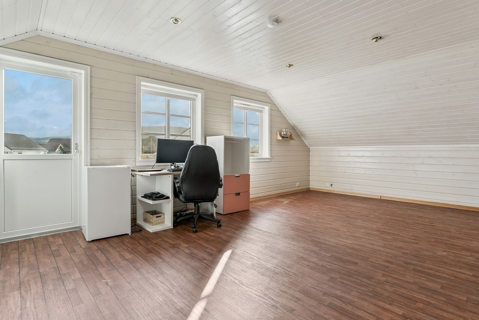 Loftstue som også kan brukes som soverom. Galleribilde