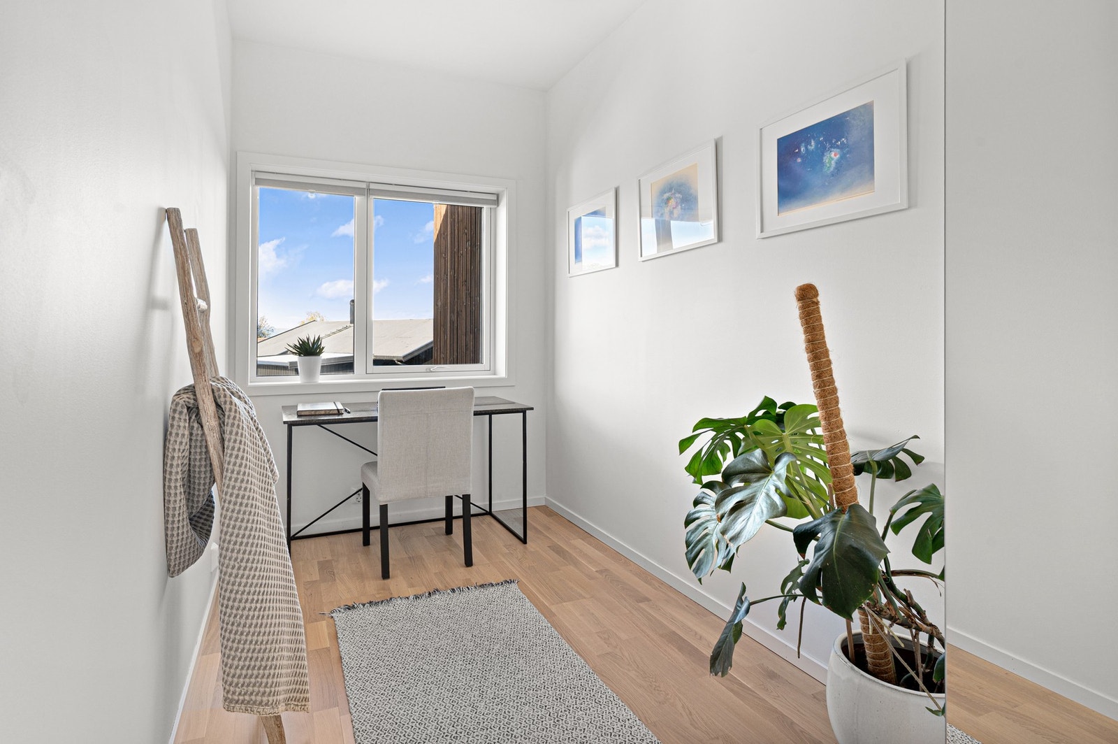 Soverom 2 måler i underkant av 8m². Galleribilde