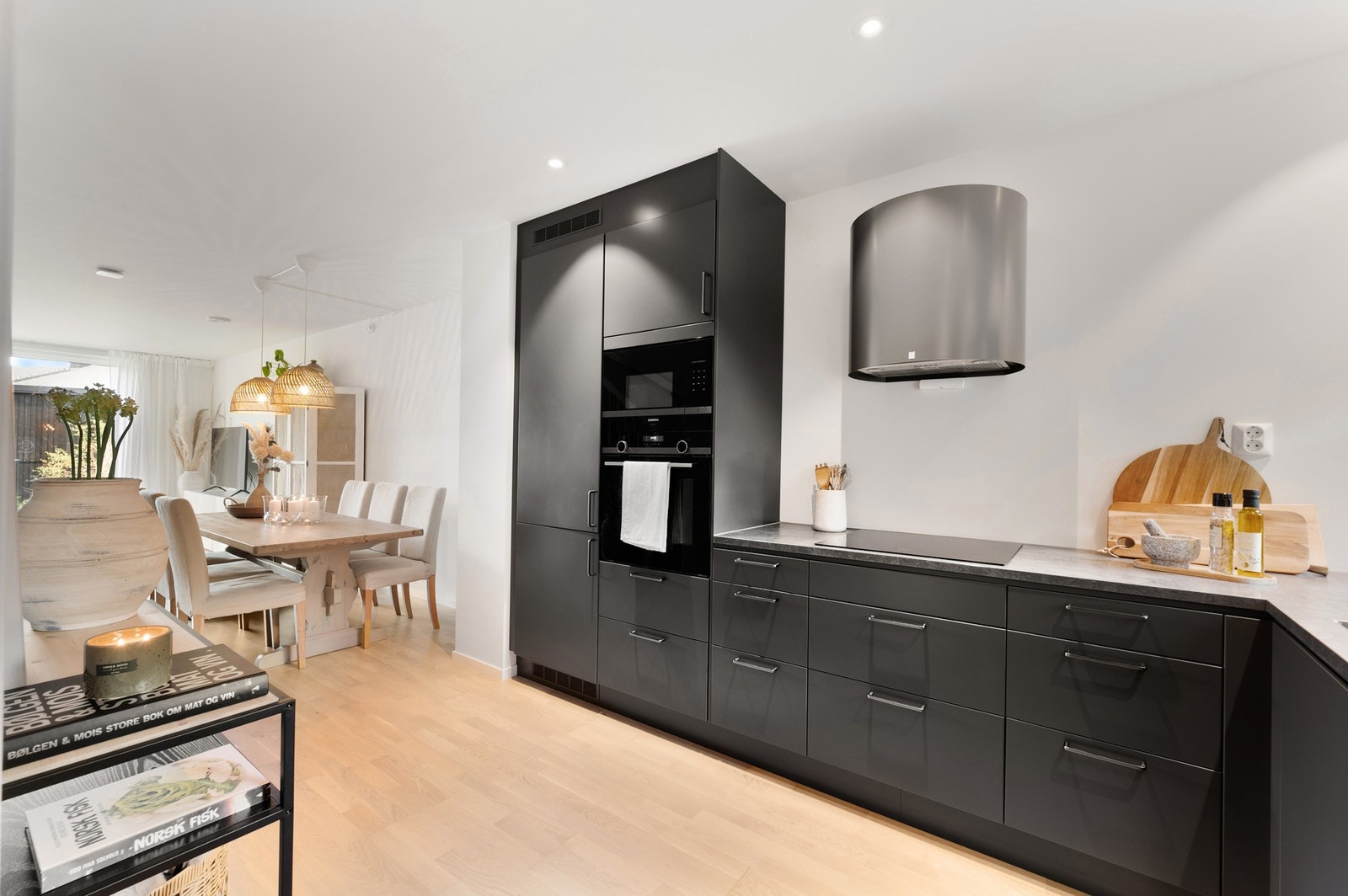 Kjøkkenet - og boligen i sin helhet er godt ivaretatt og har fått tilstandsgrad 0/1 (TG 0/1) på absolutt alle punkter. Galleribilde