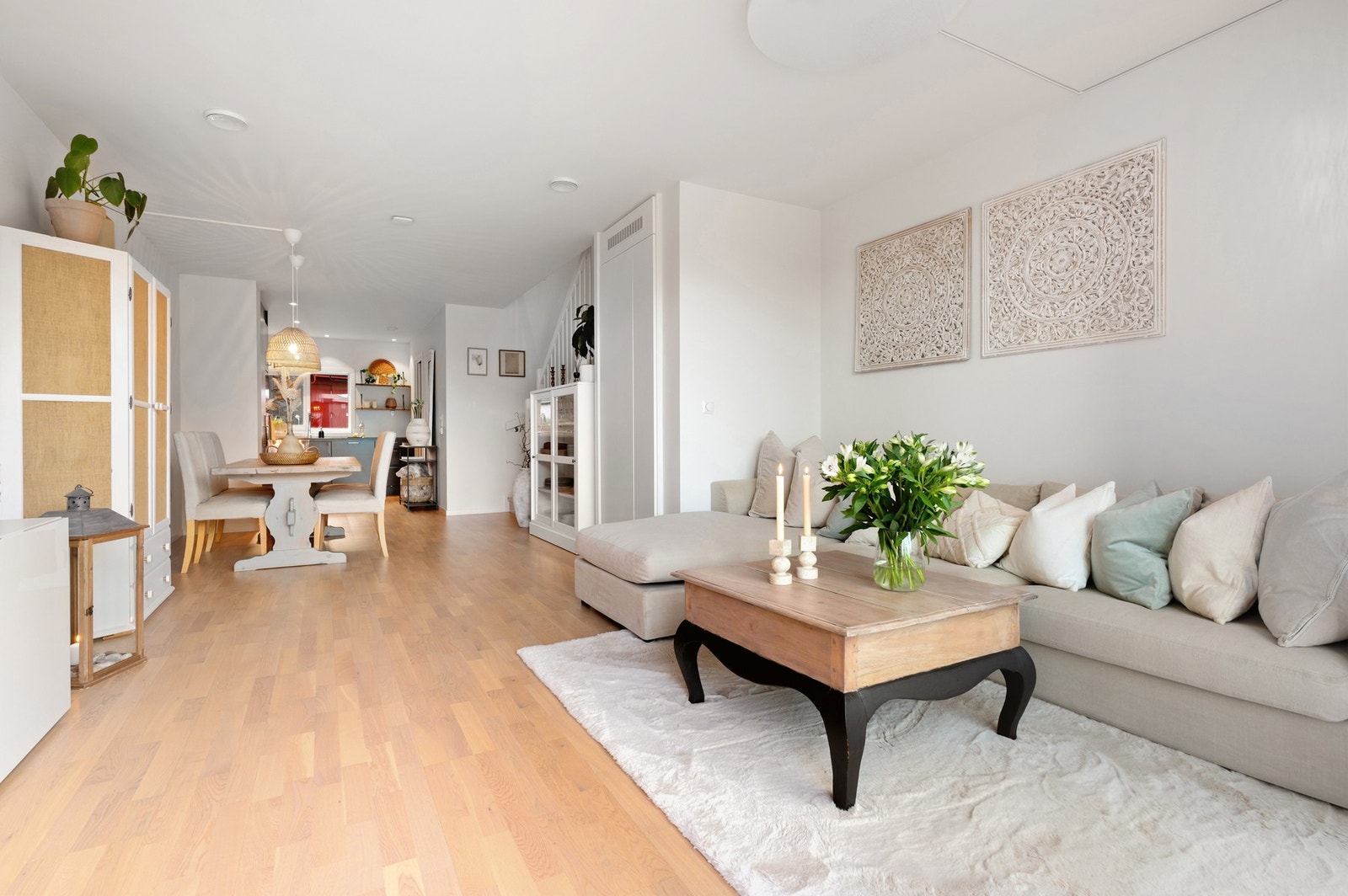 Stue måler hele 28,8m² som gir særdeles gode møbleringsmuligheter. Galleribilde