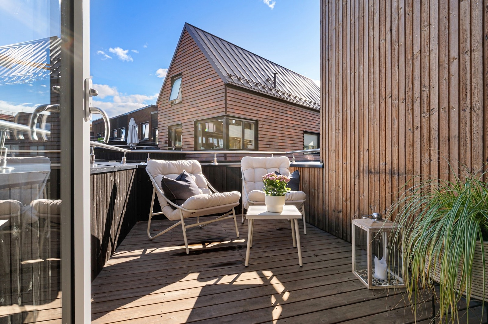 Fra soverommet er det også utgang til en svært flott "morgenbalkong" hvor du kan nyte morgensolen. Galleribilde