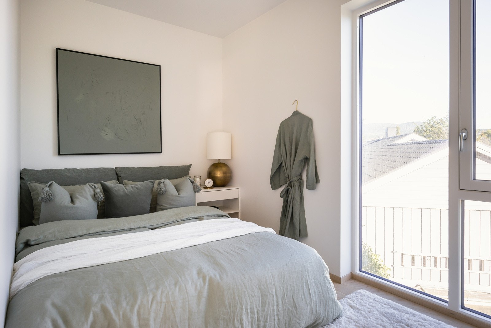 Leiligheten har 2 romslige soverom på 8,9 kvm og 8,2 kvm. Galleribilde