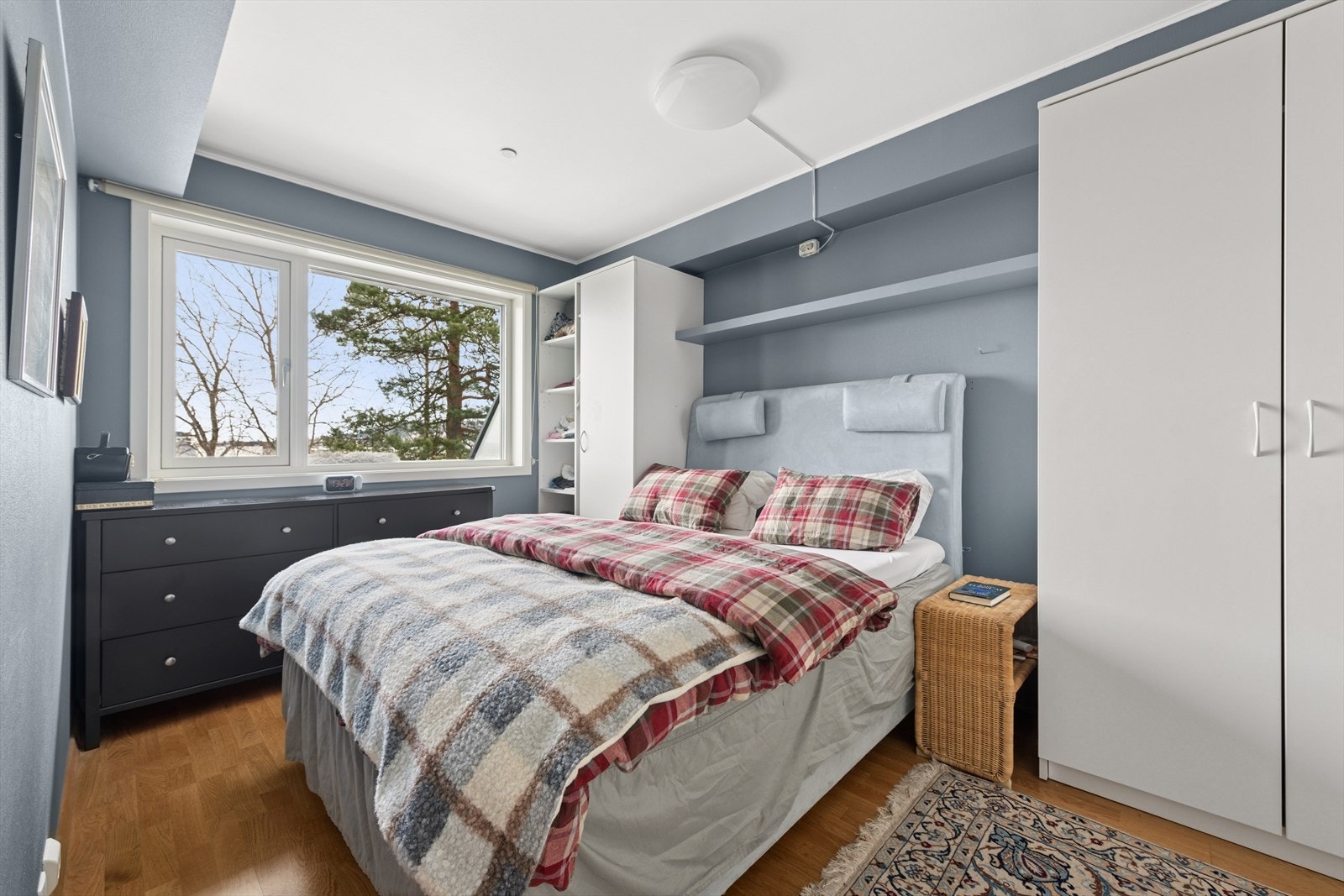 Videre byr leiligheten på to gode soverom. Galleribilde