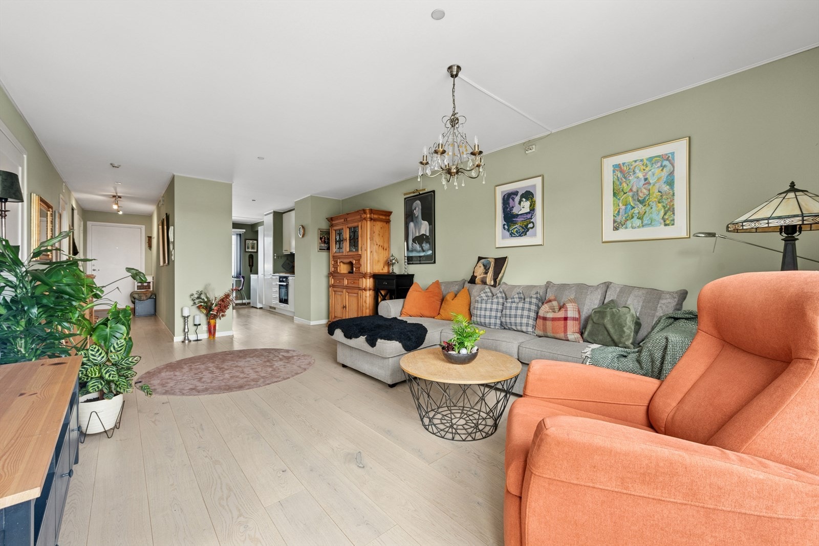 Stuen har flere møbleringsmuligheter for å skape den stuen du selv ønsker. Galleribilde