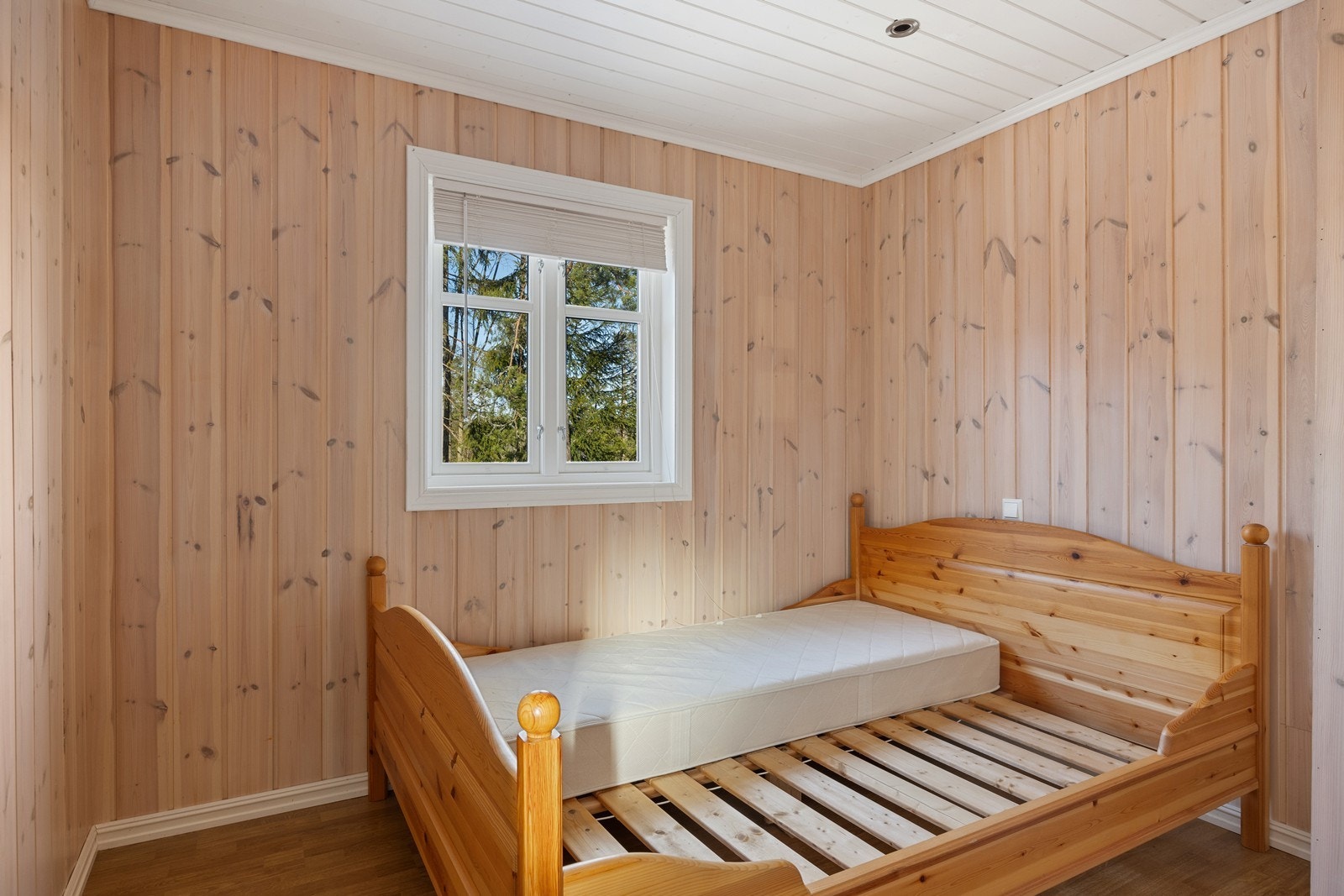 Soverom i hytta. Galleribilde