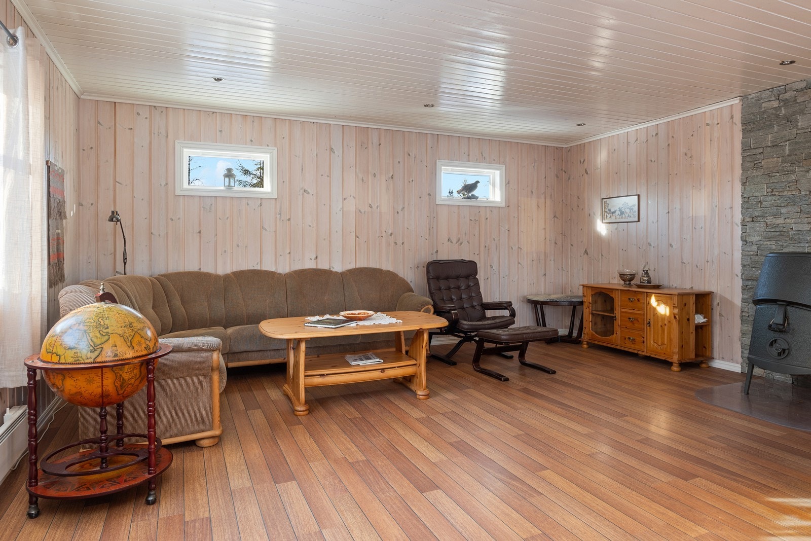 Stue med vedovn. Galleribilde