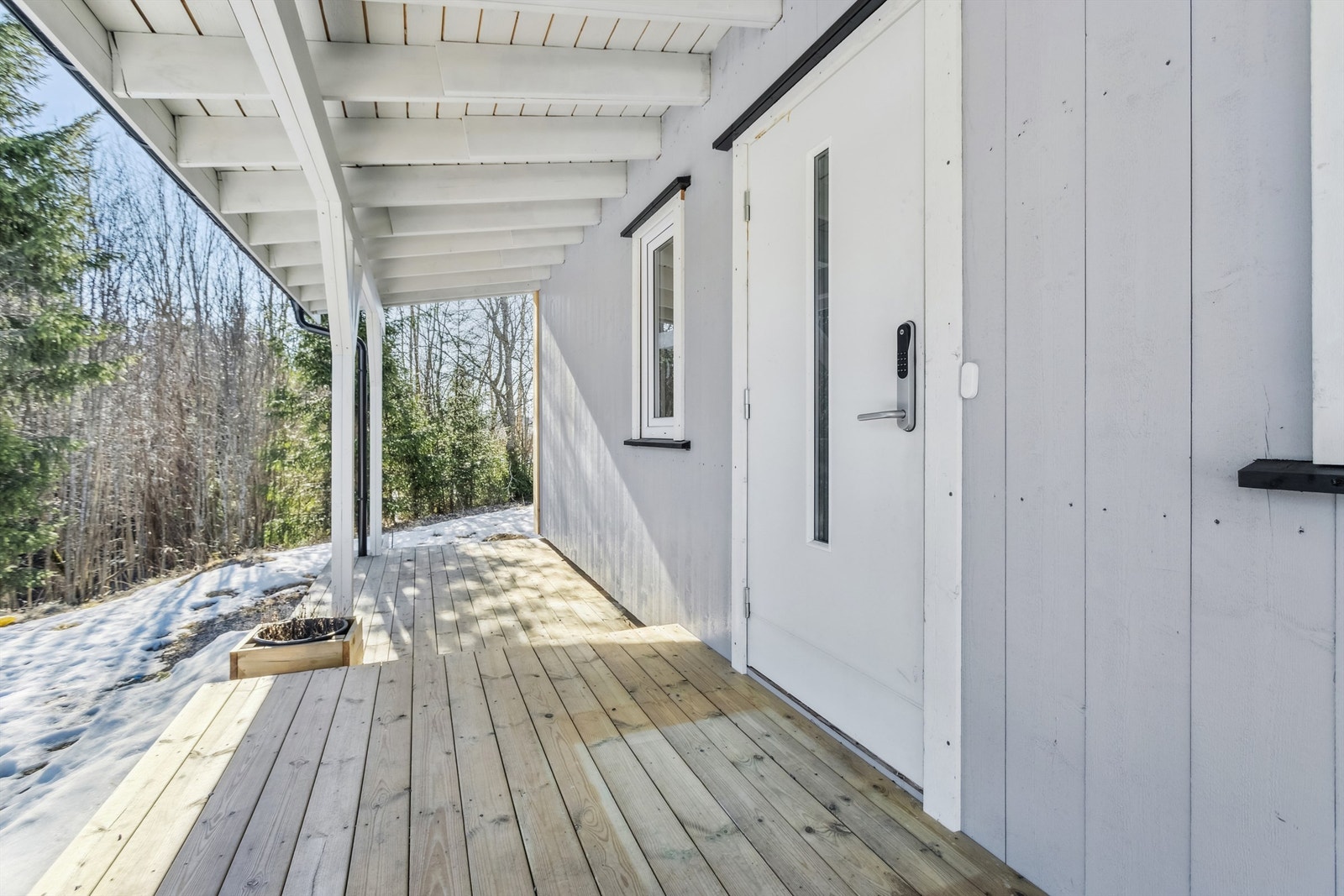 Inngangsparti med terrasse mot øst Galleribilde