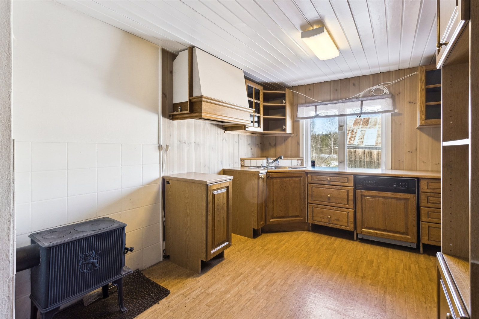 Kjøkken med vedovn Galleribilde