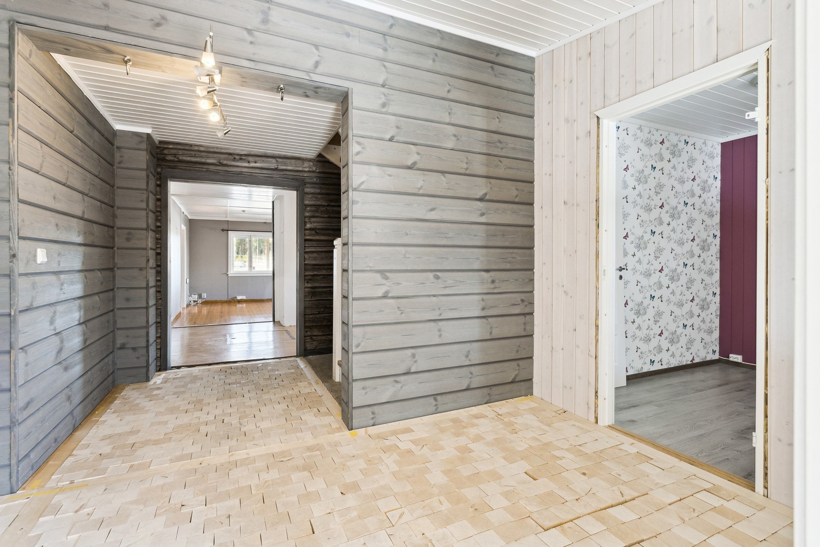 Todelt gang - Trapperom i innerste delen Galleribilde