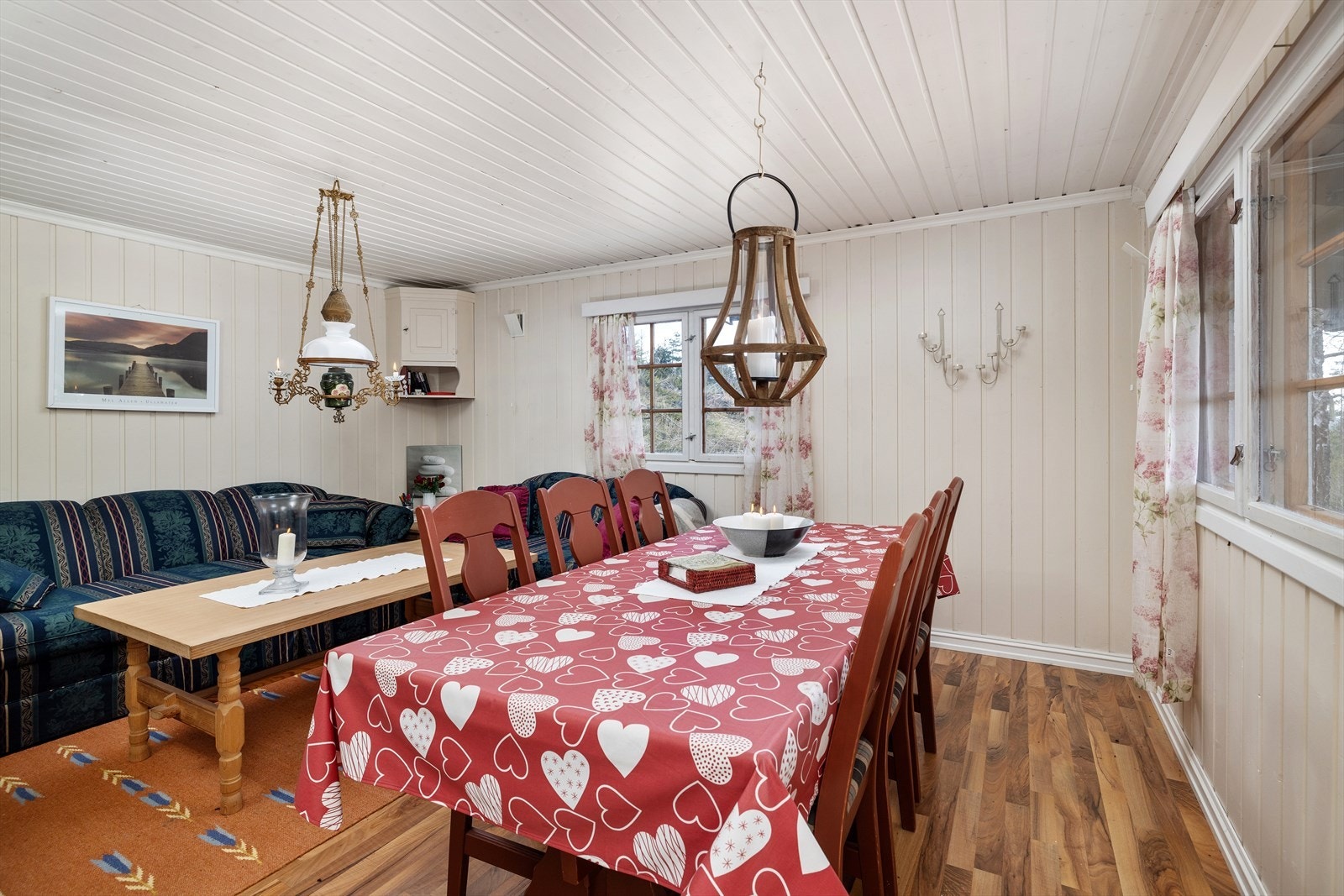 Vinduene slipper inn mye naturlig lys. Galleribilde