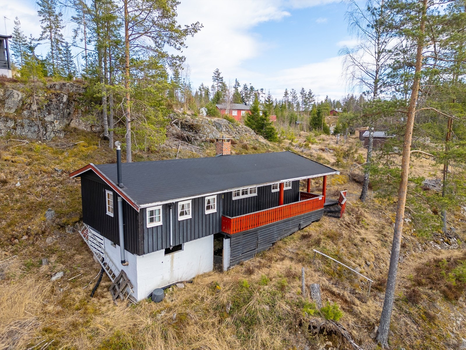 Usjenert og solrikt beliggenhet i attraktivt hytteområde. Galleribilde