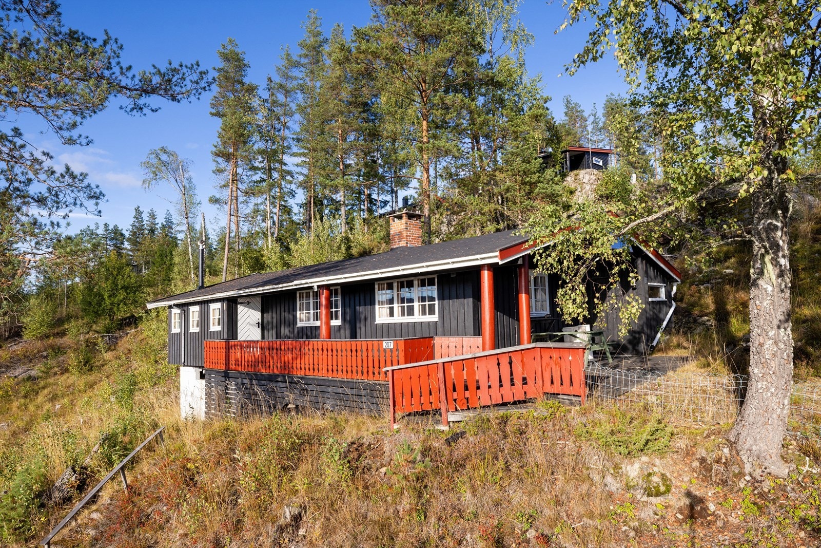 Hyggelig terrasse med masse sol og flott utsikt Galleribilde