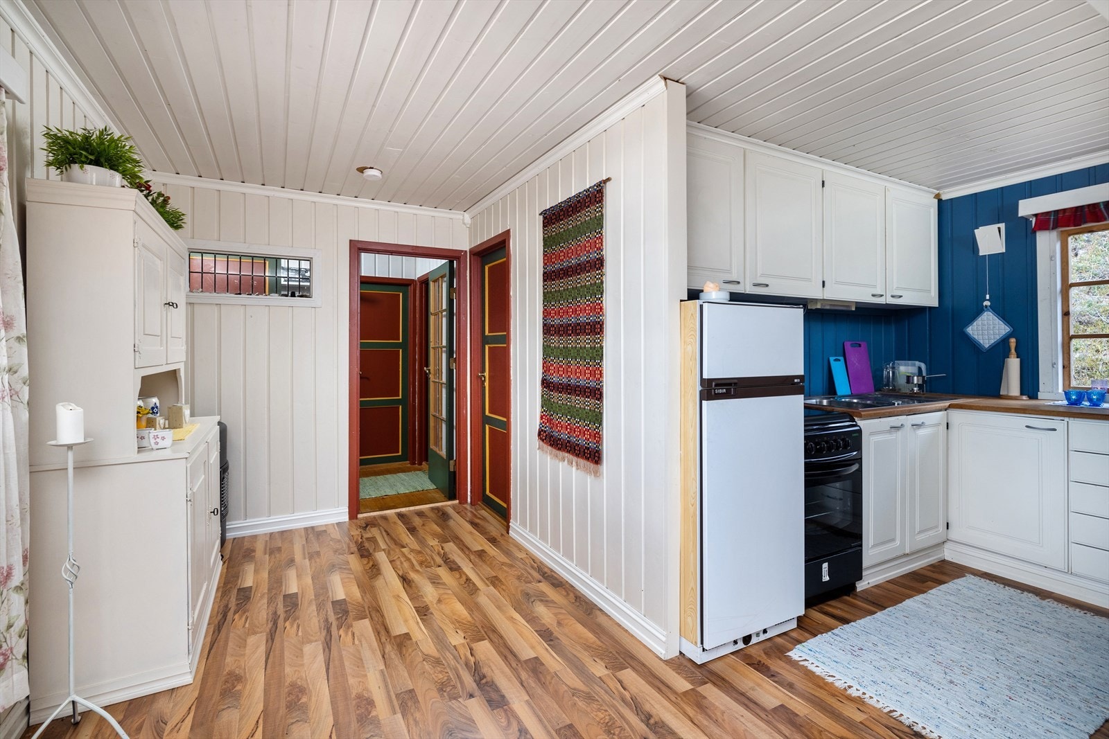 Fra gangen er det adkomst til stue og kjøkken. Galleribilde