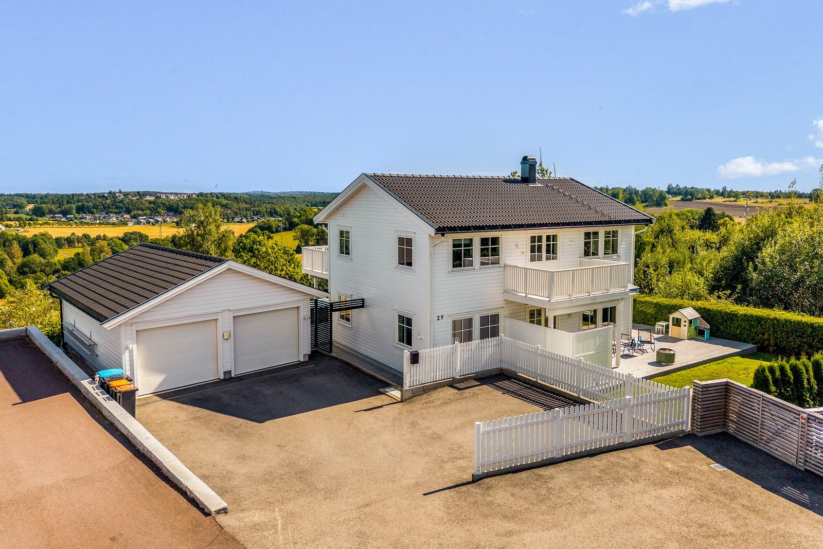 EIE eiendomsmegling v/ Tomas Vedvik har gleden av å ønske velkommen til Lågerødåsen 29! Galleribilde