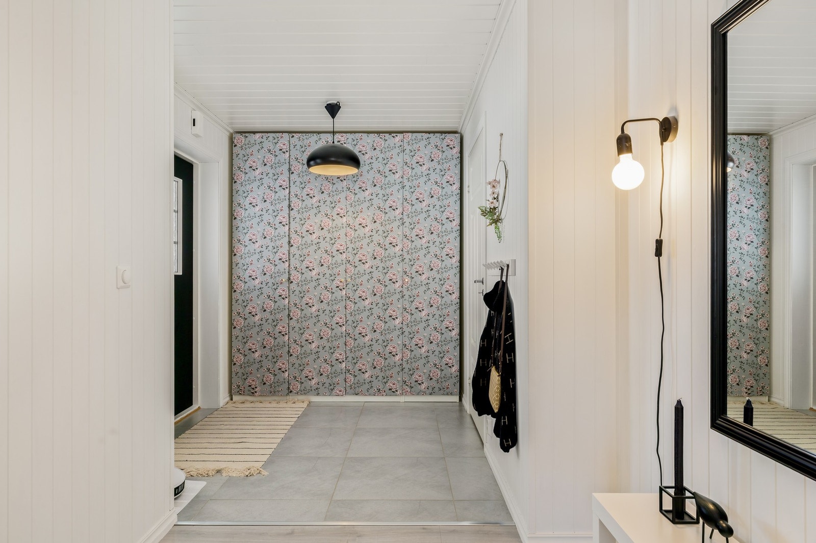 Romslig gang Galleribilde