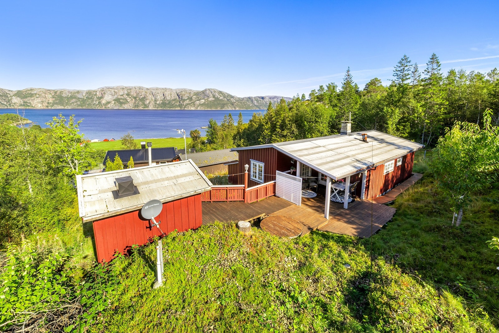 Solrik og fin naturtomt med areal 1443,6 m2 Galleribilde