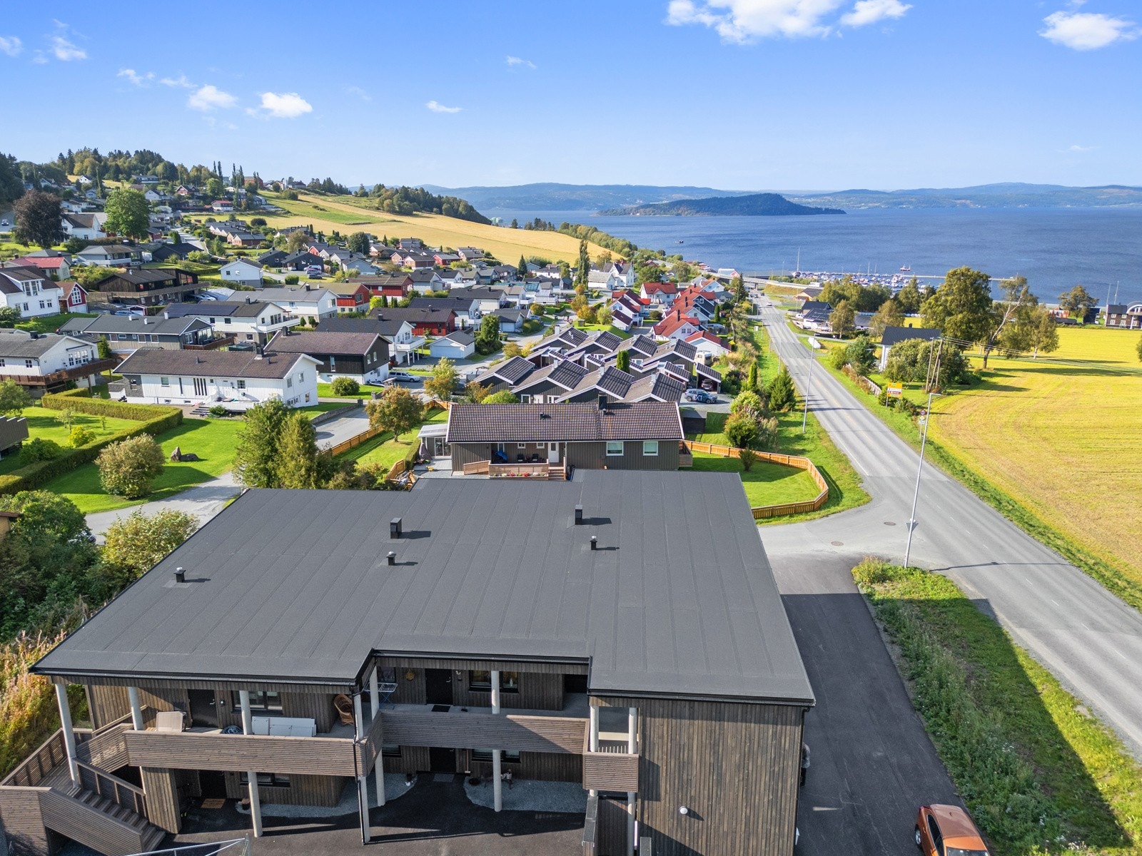 Fra bakkeplan har man mulighet til å benytte heis som tar deg opp til leiligheten. Galleribilde