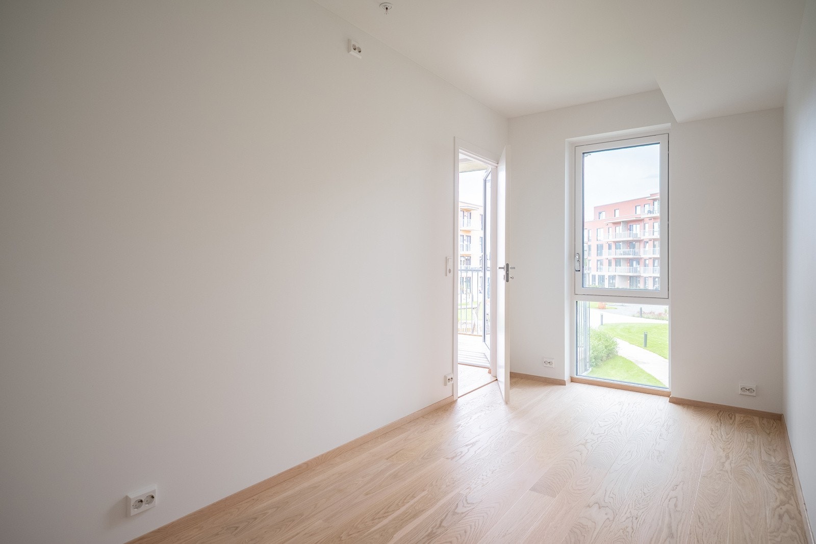 Leiligheten har 2 romslige soverom på 10,2 kvm og 6,3 kvm. Galleribilde