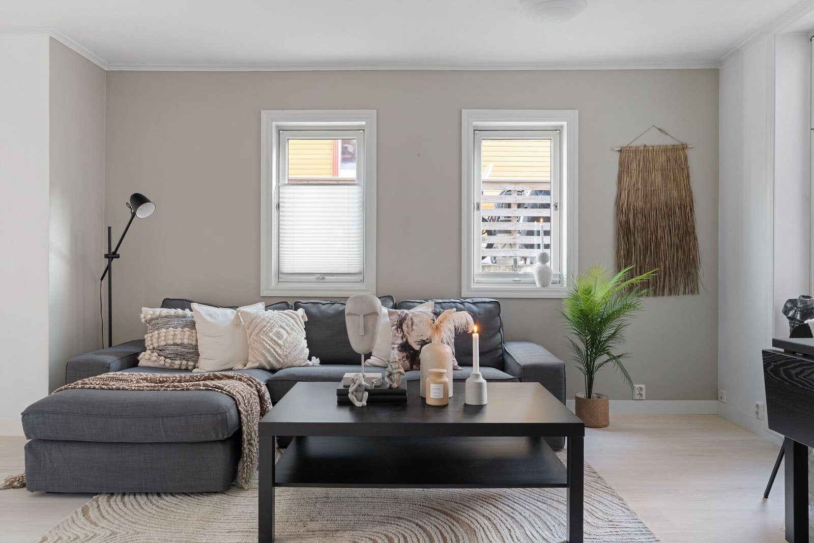 Det ble nylig oppgradert med helt nytt og moderne gulv på stue og kjøkken. Galleribilde