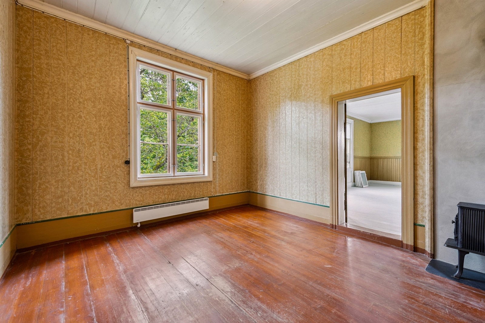 Boligen har mange rom som kan innredes etter behov, som soverom, kontor eller hobbyrom. Galleribilde