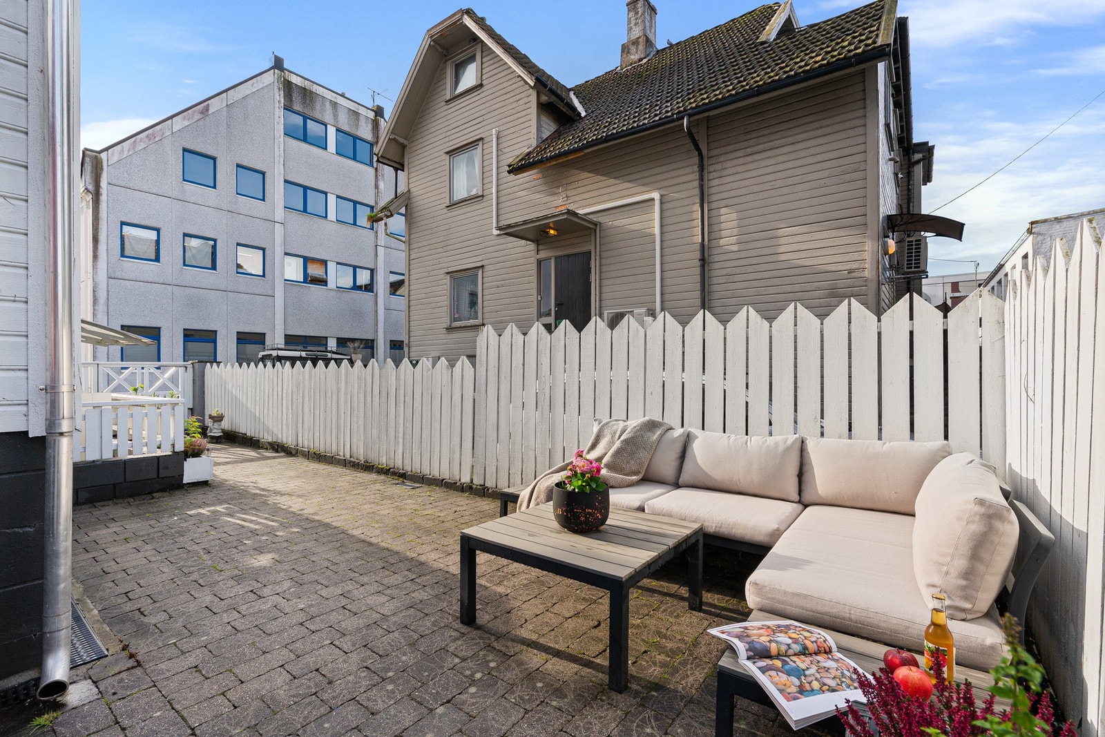 Seksjonen disponerer et lunt uteområde. Galleribilde