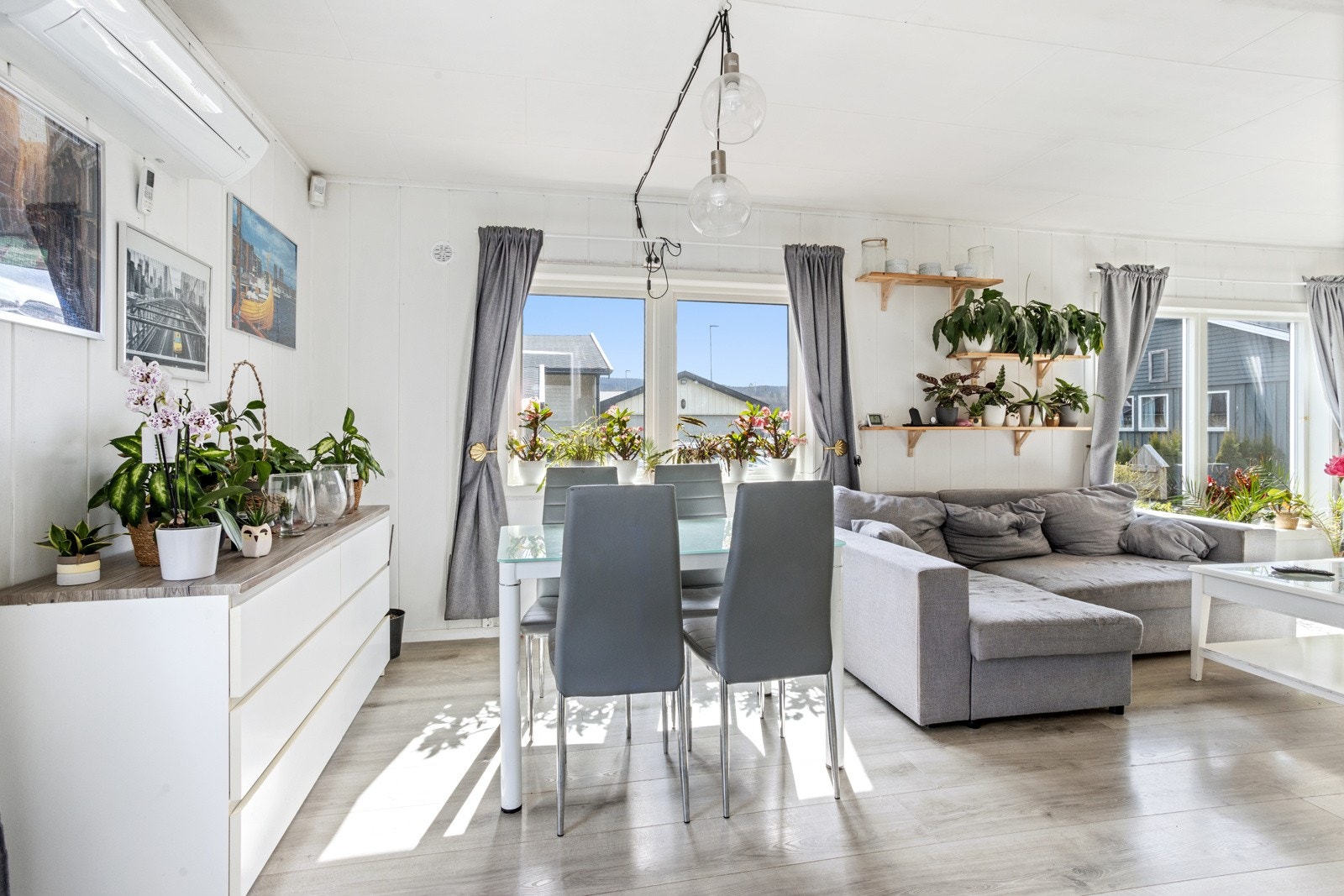 Ved spisestuen er det utgang til balkong/terrasse. Galleribilde