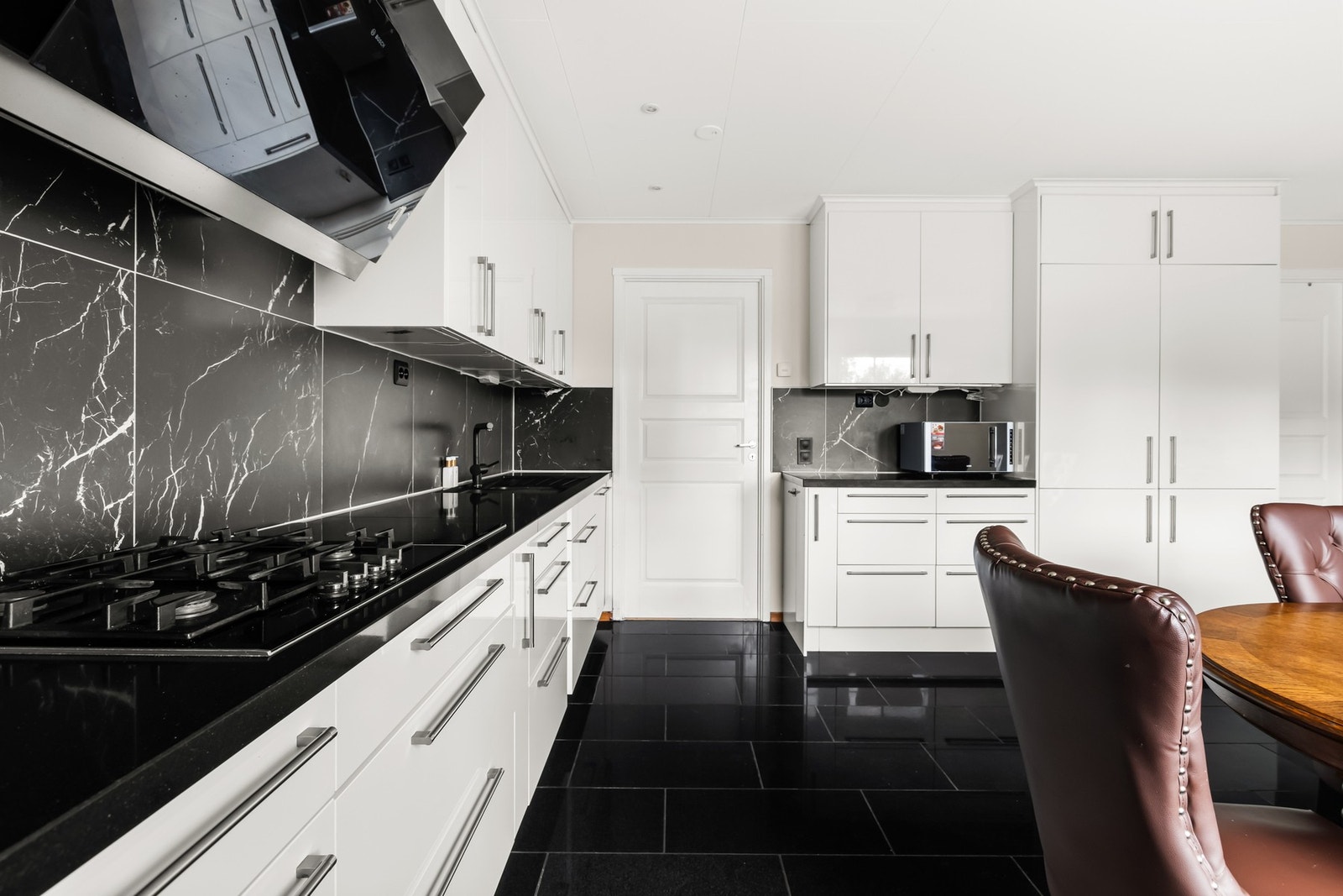 Flere stasjoner er det man trenger på drømmekjøkkenet. Galleribilde