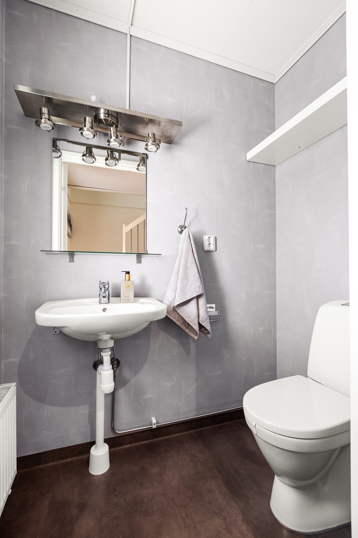 Separat WC gjør det lett for flere å starte dagen samtidig. Galleribilde