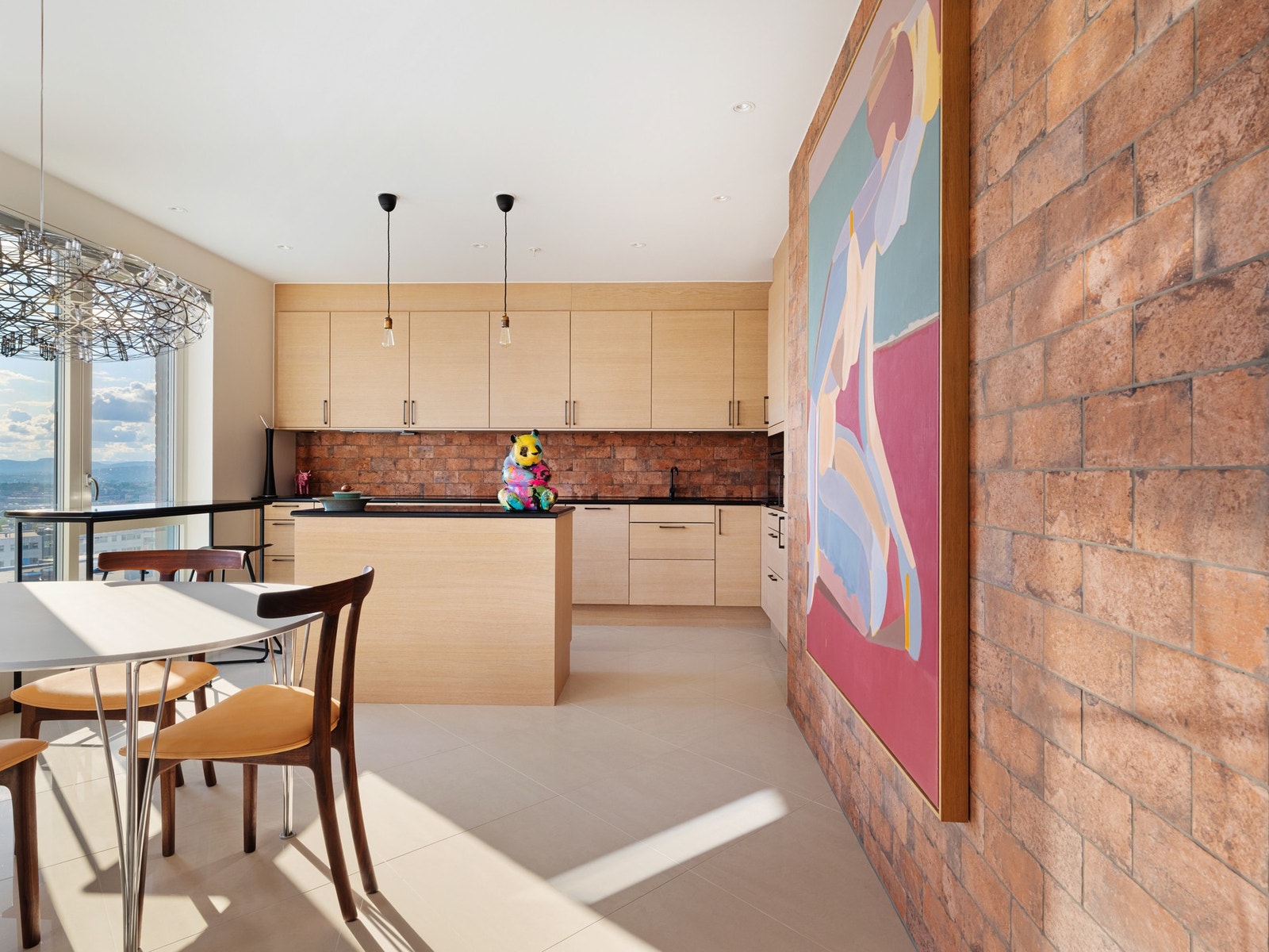 Kjøkkenarmaturen er fra Vola. Galleribilde