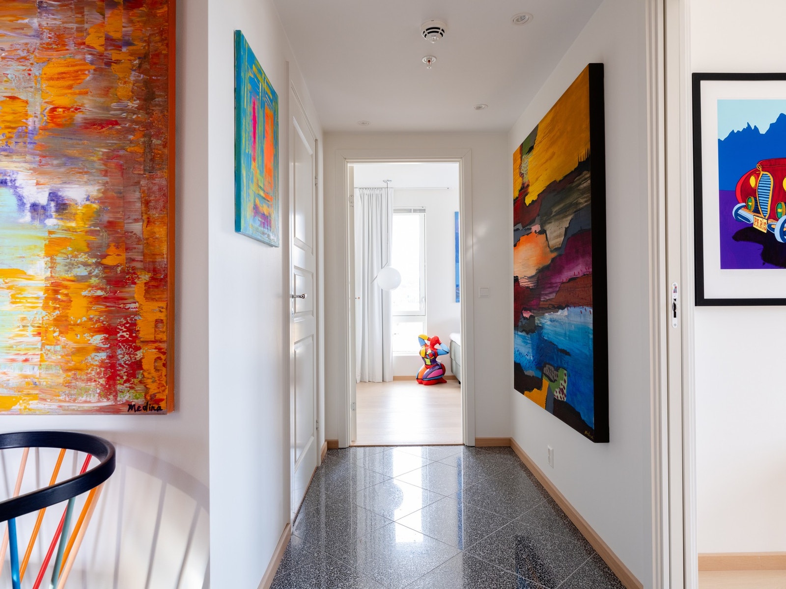 Fliser i entré og vannbåren gulvvarme. Galleribilde