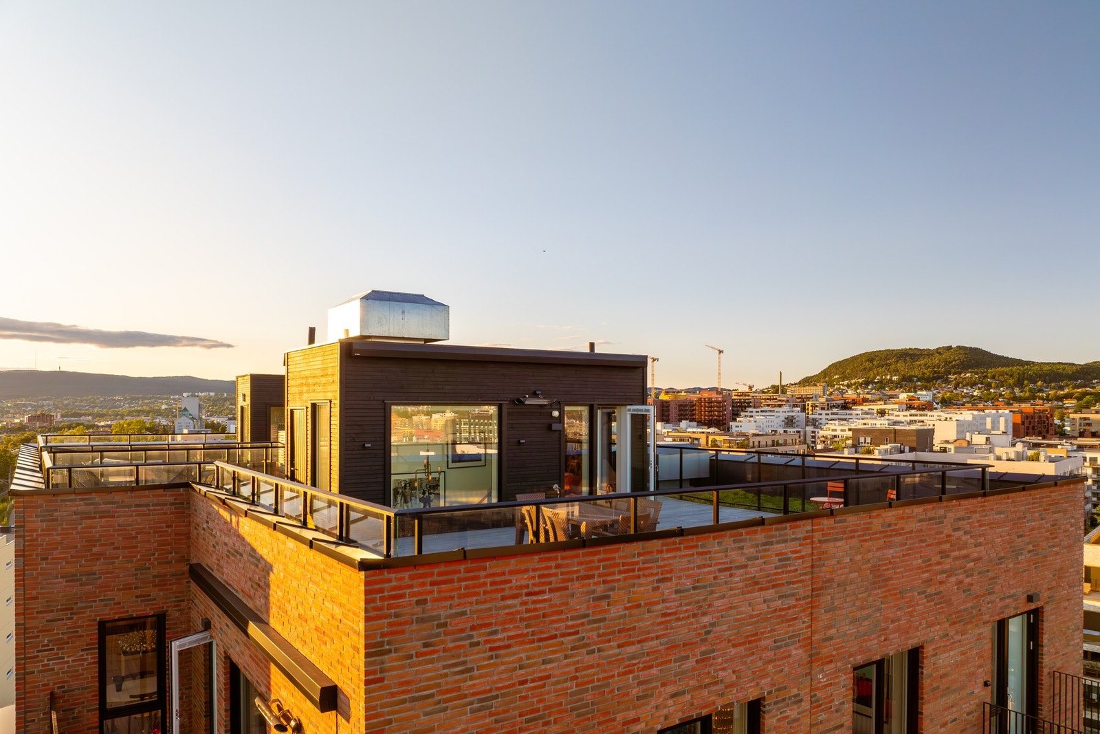 Takterrassen i plan 11 med terrassevarmer. Galleribilde