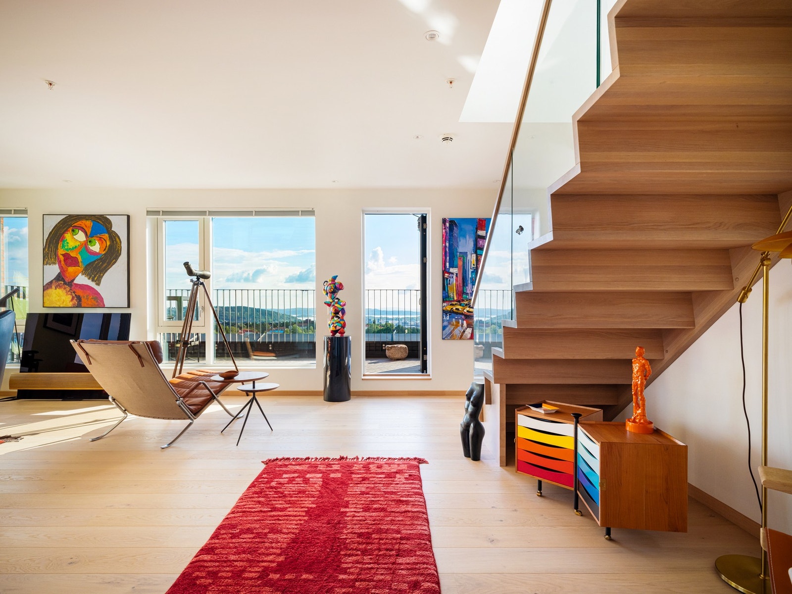 Vannnbåren gulvvarme i alle rom i hovedetasjen. Galleribilde