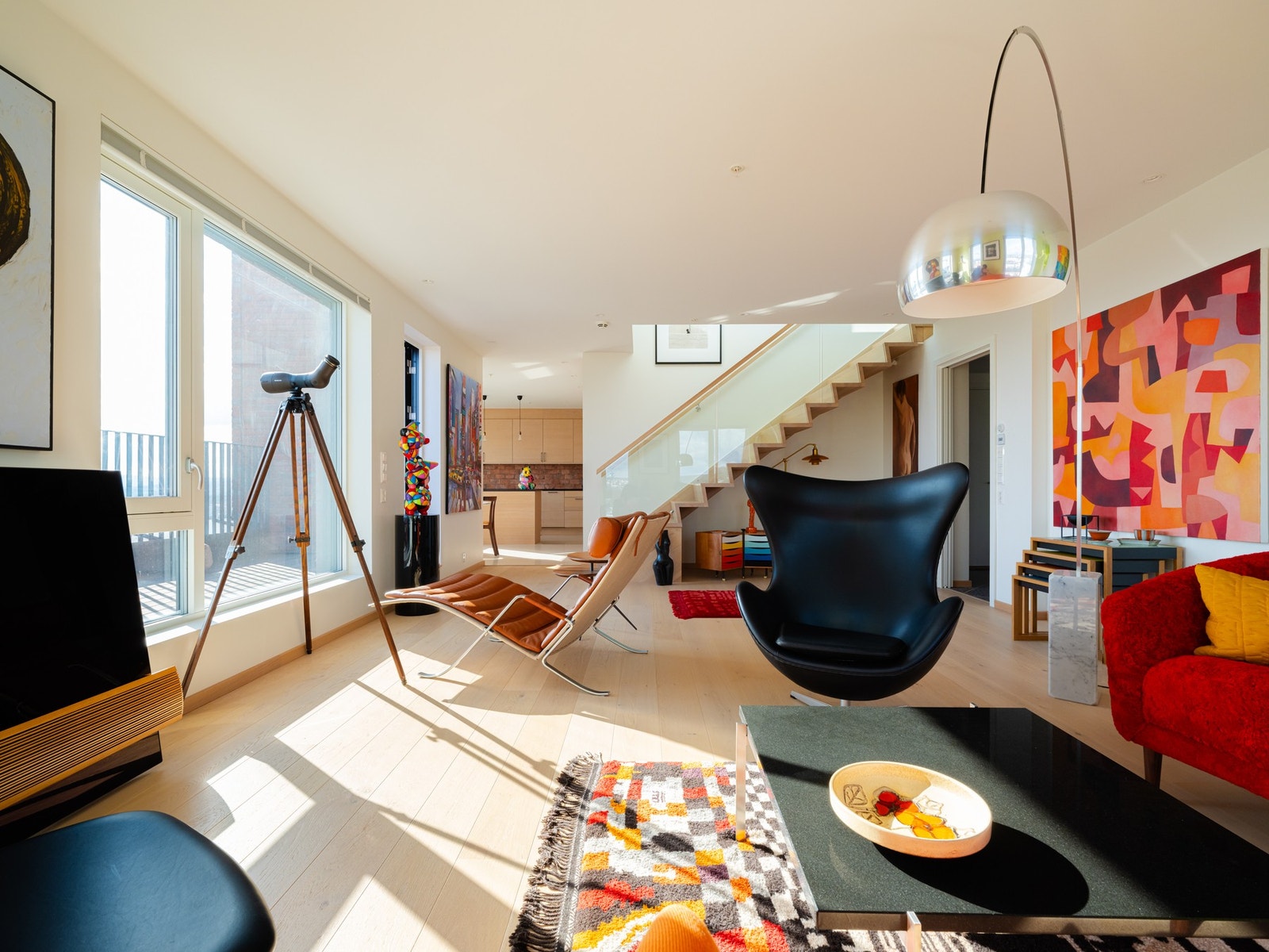 Lavtbyggende stikkontakter og brytere i hele boligen. Galleribilde