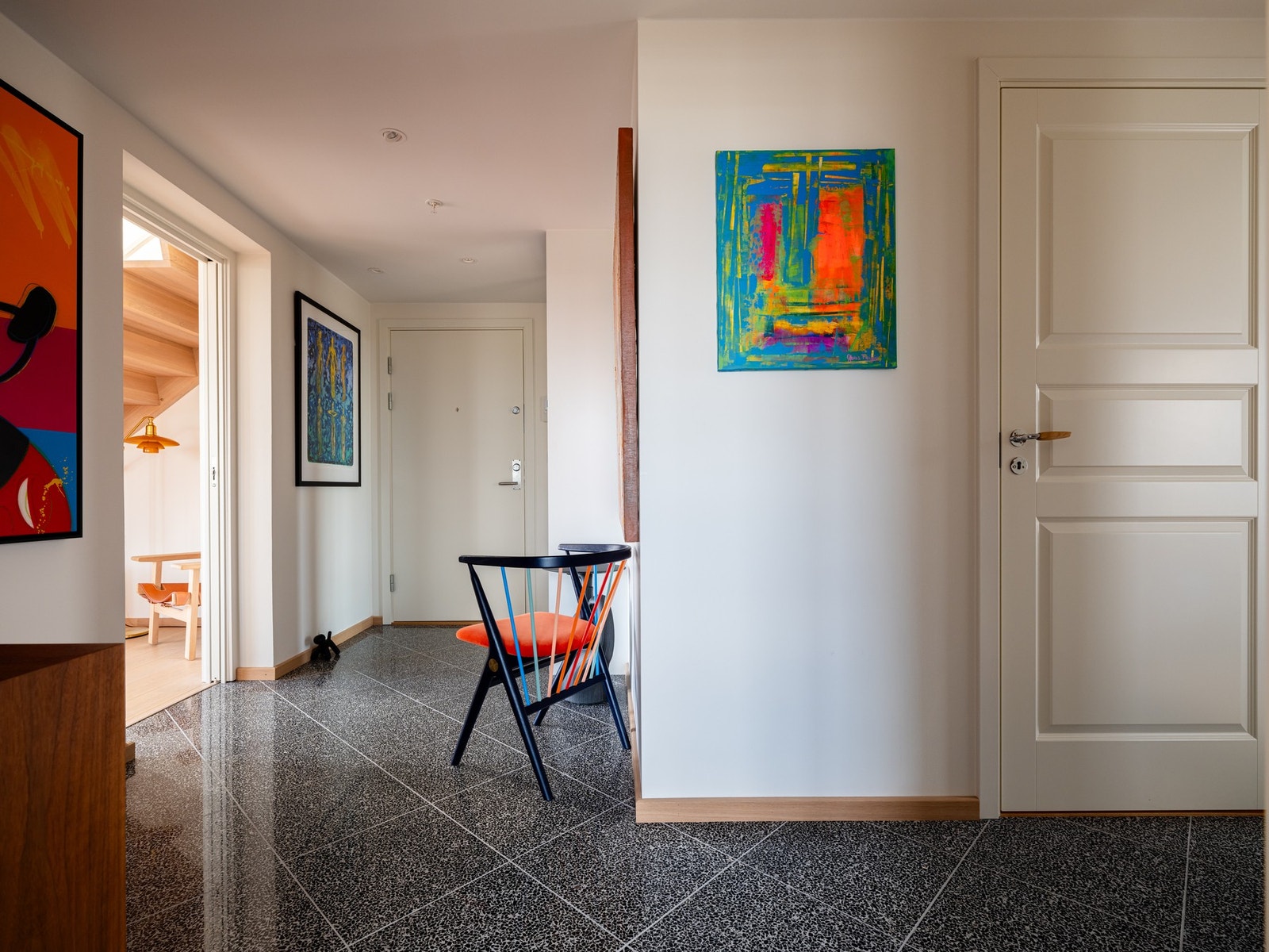 Skyvedørsgarderobe i entré. Galleribilde