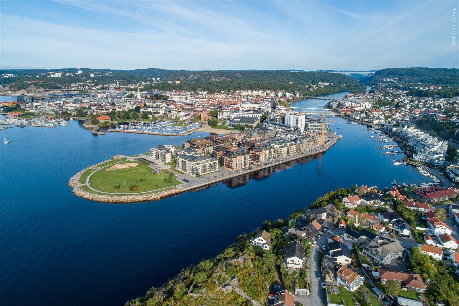 Bolig i naturskjønne omgivelser med nærhet til sjøen, natur og sentrum. Perfekt for de som ønsker en rolig, men urban livsstil. Galleribilde